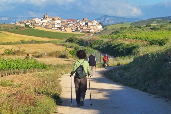 Pilger auf dem Jakobsweg auf dem Weg nach Santiago de Compostella