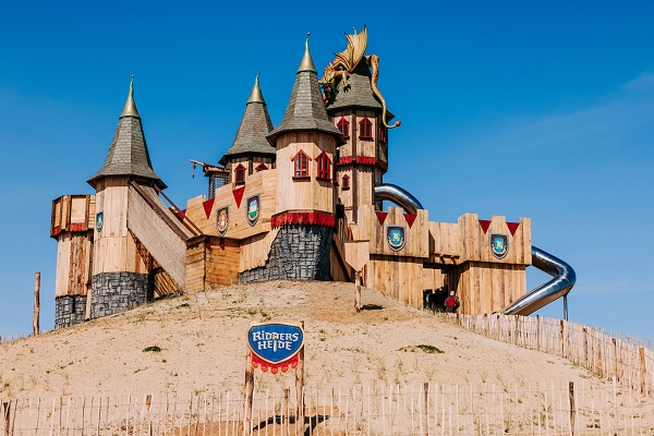 het nieuwe speelkasteel bij Billybird Park Drakenrijk in Reuver
