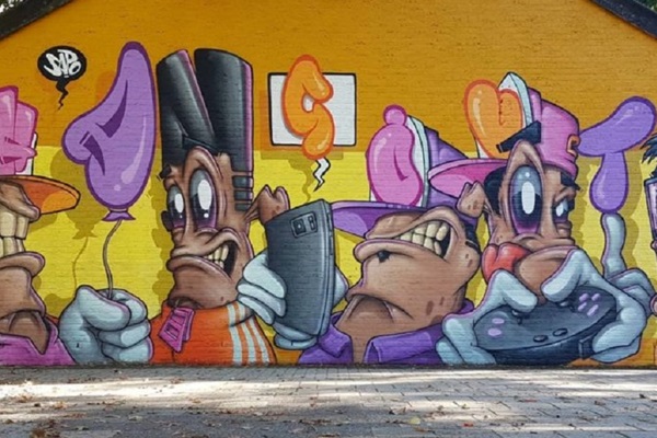 Mural on the Hushover Bridge
