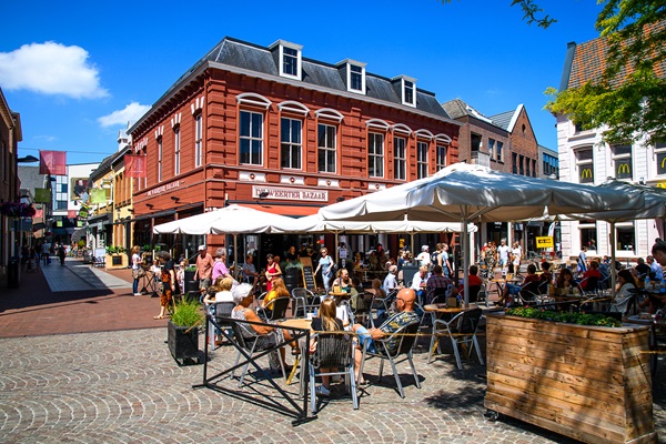 Vol terras bij de Bazaar in Weert