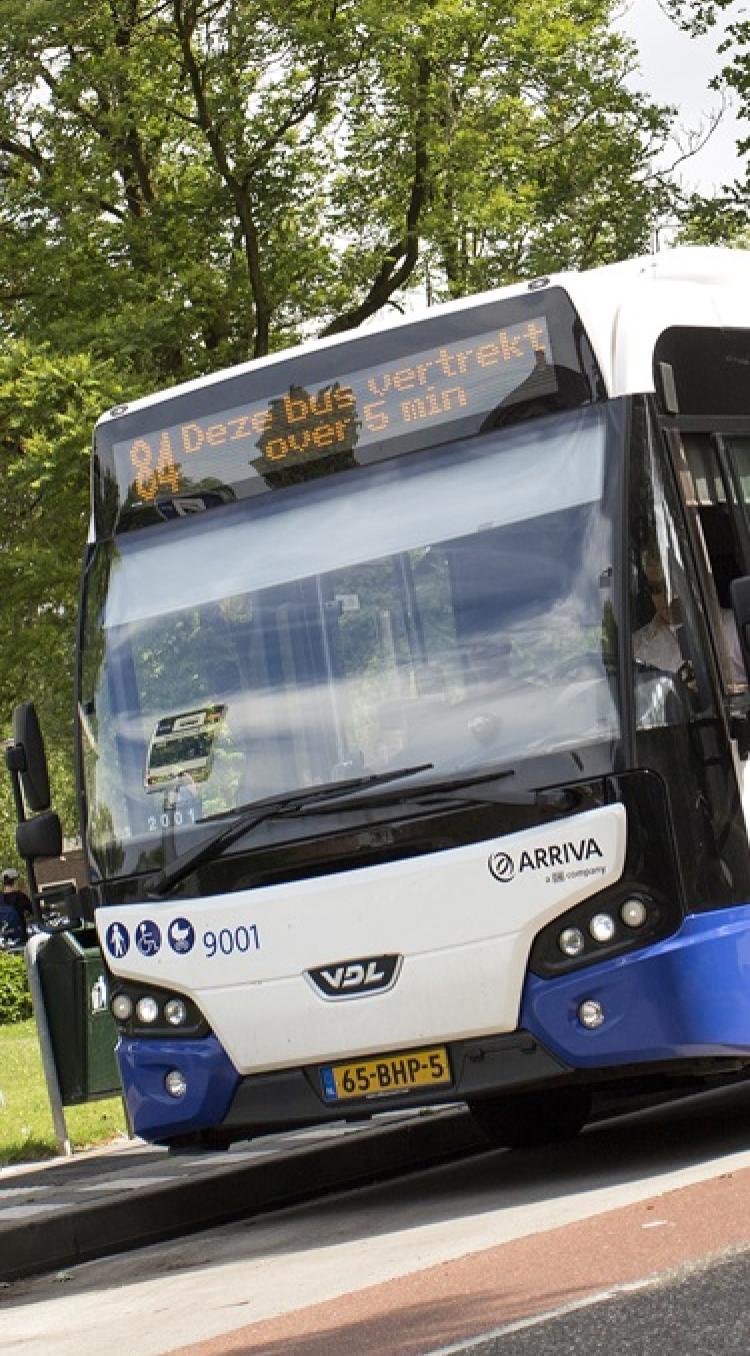 Wachtende bus vertrekt over 5 minuten naar de volgende bestemming in de gemeente Venray