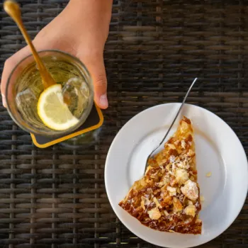 Vlaai eten Weert Antje van de Statie